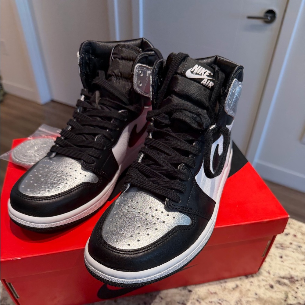 Jordan Men's Black and Silver Sneakers